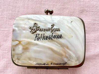 ANTIQUE SHELL SOUVENIR COIN PURSE FOLKESTONE UK MADE IN GERMANY - Image 1 of 4