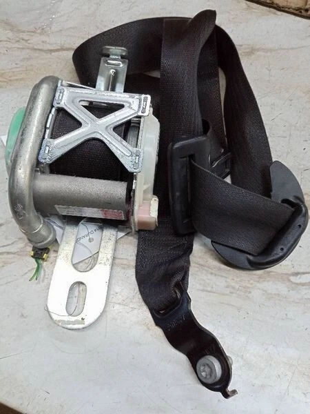 2011-2014 Dodge Durango Front Driver Side Seat Belt Retractor COLOR BLACK - Imagem 1 de 1