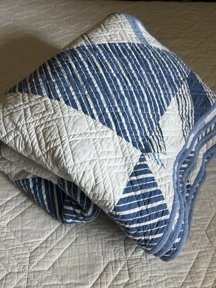 Edredón Martha Stewart Vela Geométrica Azul Blanco Náutico Costero 106x92 Cama KING Foto 1 de 4