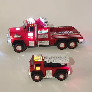 Hess 2015 Bestes Spielzeug Feuerwehrauto Leiter Rettung getestet ohne Karton Rotlicht Geräusche - Bild 1 von 12