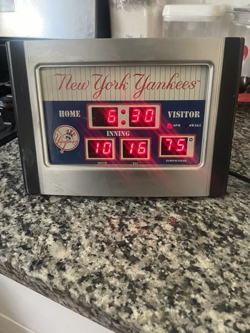 MLB New York Yankees Baseball Digital LED Scoreboard Alarm Clock w/Date & Temp Cover