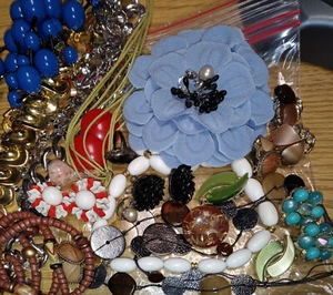 Vintage to Modern Costume Jewelry 1 LB WEARABLE Bulk Lot Grab Bag Resell - Imagen 1 de 1