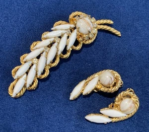 D&E JULIANA ADVENTURINE Milk Glass Rhinestone LEAF Brooch PIN And Earrings - Picture 1 of 4