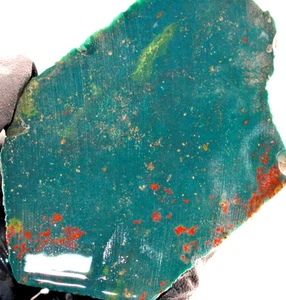 Elegante piedra de sangre de jaspe colorida roja verde, losa, cabing áspero, lapidario 72 g - Imagen 1 de 6
