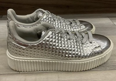 Zapatos de tenis Forever plateados para mujer talla 5,5 Foto 1 de 4