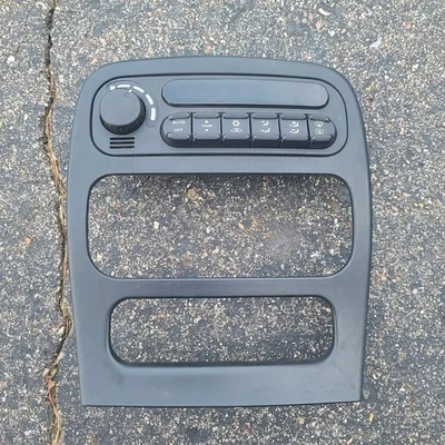 Módulo de control climático Dodge/Dodge 1998-2004 con bisel de ajuste P/N: 04698199ABA Foto 1 de 4