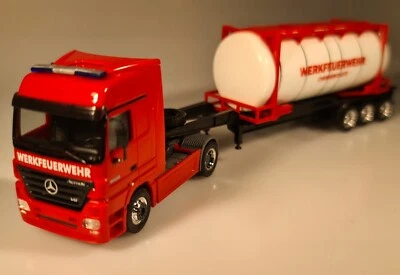 Herpa MB Sattelzugmaschiene mit Silo-Container "Werksfeuerwehr" HOBBY HAUS... - Bild 1 von 4