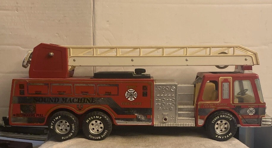 Nylint Sound Machine Ladder Fire Truck Dept. Department Squad Vintage Unit 2 - Image 1 of 4