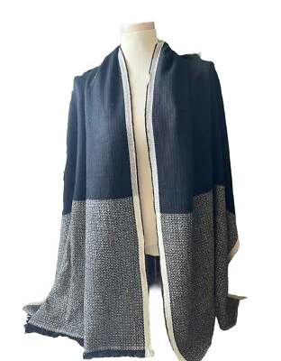 Chanel Nuevo Mantón Grande Negro/Beige Cachemira Foto 1 de 4