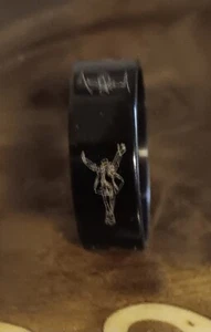 Michael Jackson Ring Band/size 8/Metal/Blck with MJ Dance poses - Picture 1 of 3