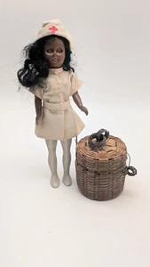 Muñeca enfermera afroamericana vintage - Imagen 1 de 8