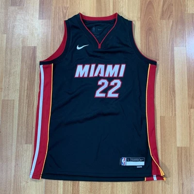 Camiseta Nike Jimmy Butler infantil grande preta vermelha #22 Miami Heat NBA - Imagem 1 de 4