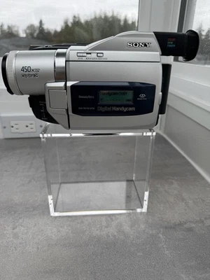 Sony DCR-TRV720 HandyCam Digital 8 NTSC 450x Digital Zoom Camcorder A Grade Work - Image 1 of 4
