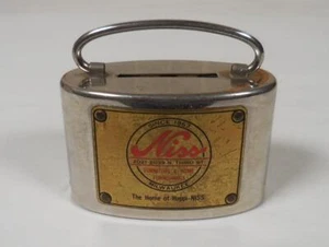 The Portable Safe Vintage Metal Promo Banco de Monedas, Niss Home Furnishings Milwaukee - Imagen 1 de 9