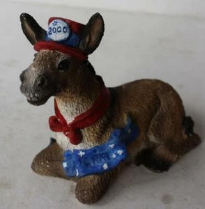 Figura burro 2000 sombrero demócrata bandera RWB acostado resina sin marca figura genial - - Imagen 1 de 1