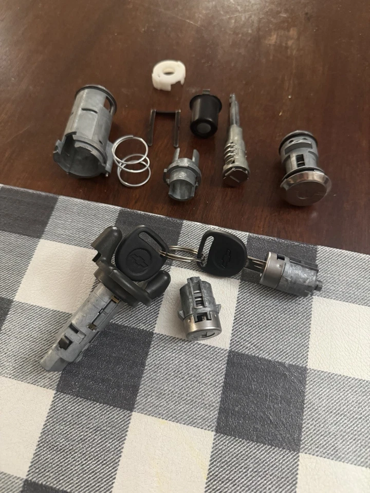 Chevrolet Tahoe/Suburban 2000 juego completo de repuesto de bloqueo con 2 llaves OEM Foto 1 de 1