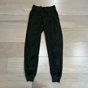 Lululemon Dance Studio Jogger Green Pants Women’s 2 - Picture 1 of 7