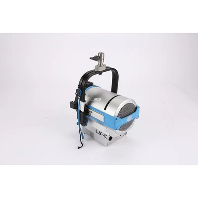 Luz colgante ARRI L5-C color LED Fresnel - azul/plateado SKU#1597797 Foto 1 de 2
