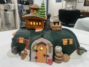 Department 56 Dickens D. Copperfield Peggotty’s Seaside Cottage - Picture 1 of 3