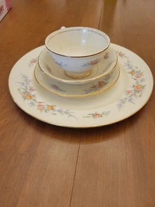 Vintage 4 Piece Homer Laughlin Eggshell Georgian Dishes - Picture 1 of 5