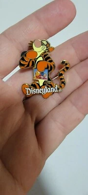 Disneyland 2002 Tigger Holding Pictures of His Friends Trading Pin Rare  - Image 1 of 2