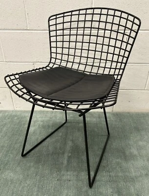 Cadeira lateral Knoll Bertoia fio preto com almofada de assento destacável; três disponíveis - Imagem 1 de 4