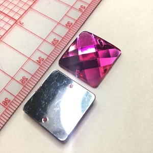 10 X Fuchsia Pink Square Faceted Crystal / Diamanté 20mm Sew On Flat Back - Picture 1 of 3
