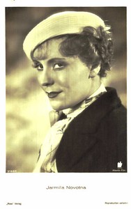 Jarmila Novotna * Original Ross Postcard Postcard * No. 1907 c