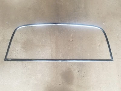 Pontiac Grand Prix 1972 ventana trasera moldura de vidrio Foto 1 de 4