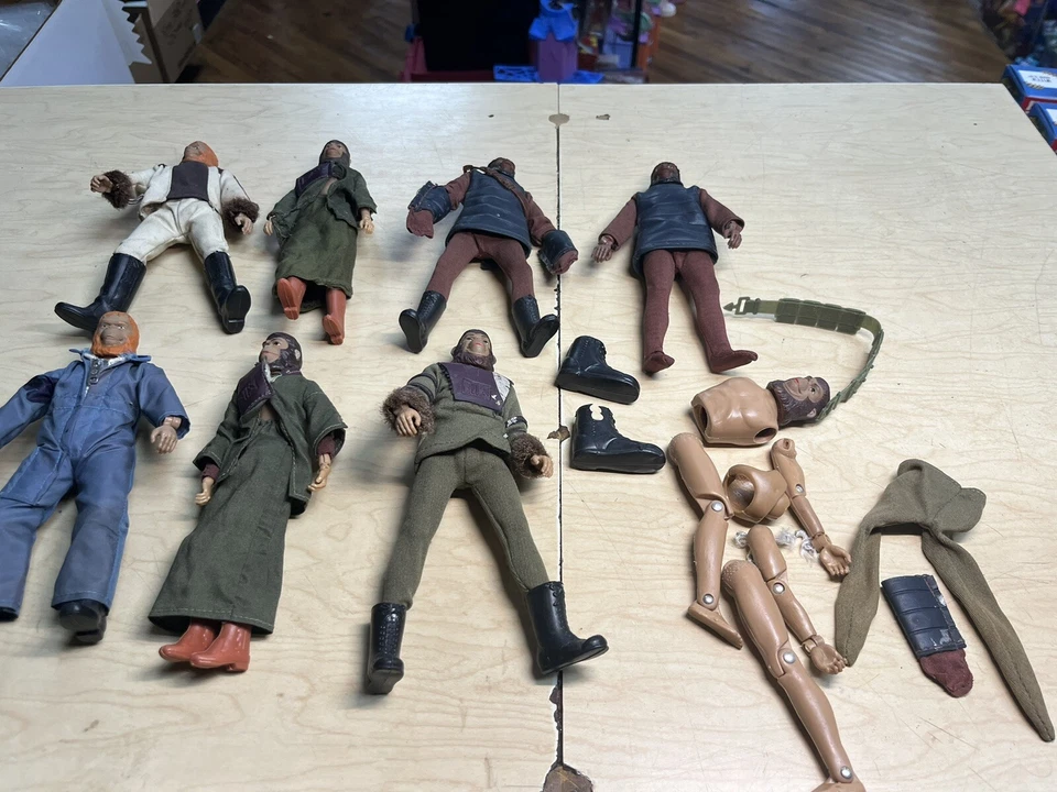 Grande Lote de Figuras Vintage MEGO Planet Of The Apes 9 Figuras Um Precisa de Reparo - Imagem 1 de 4