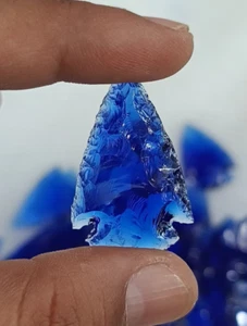 Piedra punta de flecha de obsidiana azul - Impresionante pieza de exhibición o fabricación de joyas - Imagen 1 de 5