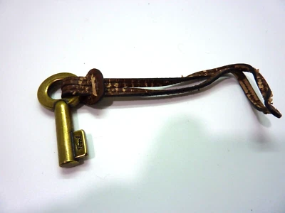 Fossil Key Fob Bag Charm Leather Brass Brown Hang Tag Purse Handbag Vintage - Image 1 of 3