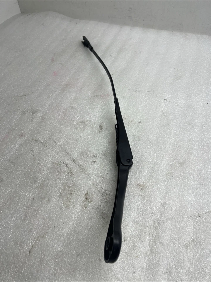 Brazo limpiaparabrisas delantero derecho pasajero BMW 328i 2011-2015 fabricante original Foto 1 de 4