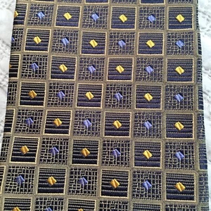 Designer 100% silk necktie Foulard Navy Royal blue and gold pattern 58x4 Classy - Picture 1 of 5