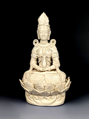 Антикварный изысканный фарфор Blanc de Chine - сидячий Гуаньинь - Изображение 1 из 3