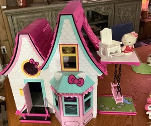 2016 Sanrio Just Play Hello Kitty & Friends Puppenhaus mit Zubehör nicht original - Bild 1 von 10