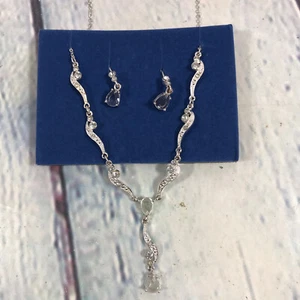 AVON Necklace & Earrings April Birthstone Swirl Y Silver Tone Gift Set Jewelry - Picture 1 of 6