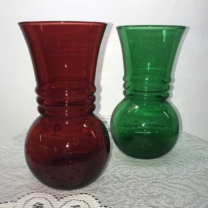 Lot of 2 Vintage Anchor Hocking Forest Green & Ruby Red Glass Ribbed Vase 6-1/4" - Picture 1 of 2