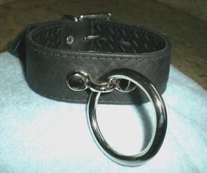 Leder Militär Halsband mit Pfosten und O Ring, Halsband 1-7/16" geprägte Textur - Bild 1 von 4