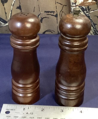 Vintage 5” Wood Salt Shaker & Pepper Mill Grinder Set Great Condition - Image 1 of 4