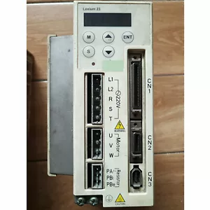 un servoazionamenti Schneider usato LXM23CU07M3X consegna veloce - Foto 1 di 4