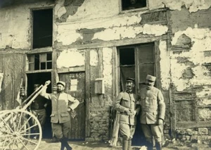 France Soldier Murat at his Laboratory Stretcher Bearers Old Amateur Photo 1915 - Picture 1 of 3