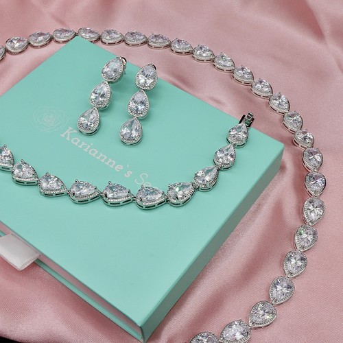 UNDERCOVER Set gioielli collana bracciale orecchini set a goccia con diamanti simulati