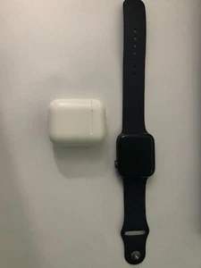 Apple Watch SE 44mm czarny i AirPods - Zdjęcie 1 z 3