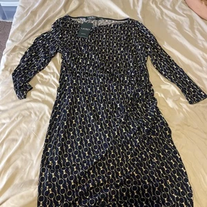 Vestido Etiqueta Verde LAUREN RALPH LAUREN Negro Dorado Cadenas Talla 12 Precio de venta sugerido por el fabricante $134.00 - Imagen 1 de 13