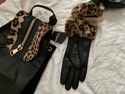 Bolso/mochila de cuero negro, detalles dorados, estampado de leopardo y guantes de cuero Foto 1 de 4