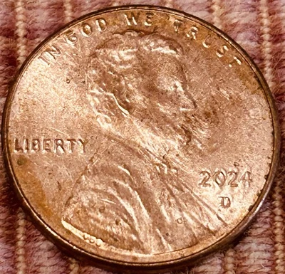 ⚜️⚜️⚜️2024 D Lincoln Cent Doubling Of “IGWT”, Date, USA, Shield & One Cent - Image 1 of 4