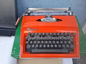 ORIGINAL RETRO 70er Adler Contessa Schreibmaschine Aufkleber orange MANCAVE Requisite Schreibtisch - Bild 1 von 5
