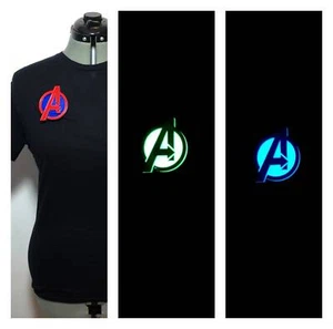 Colgante 3D Marvel Avengers Iluminado Brillo Oscuro Magnético Hombro Pal Símbolo - Imagen 1 de 9