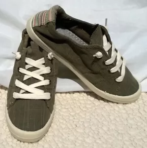Forever Link Women's Classic Comfort-01 Fashion Sneaker Olive Size 7.5 NIB - Picture 1 of 9